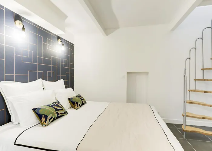 Nice Apartment Renovated And Bright Street Side