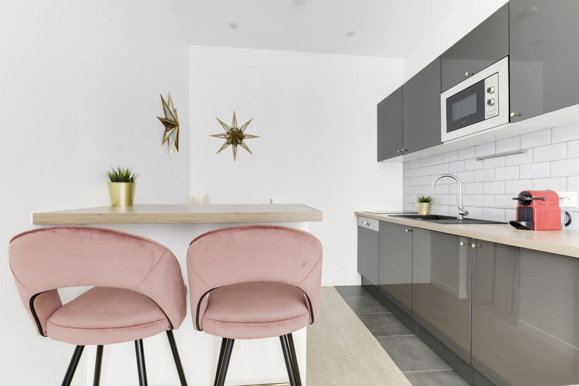 Renovated&bright - Street Side Parijs
