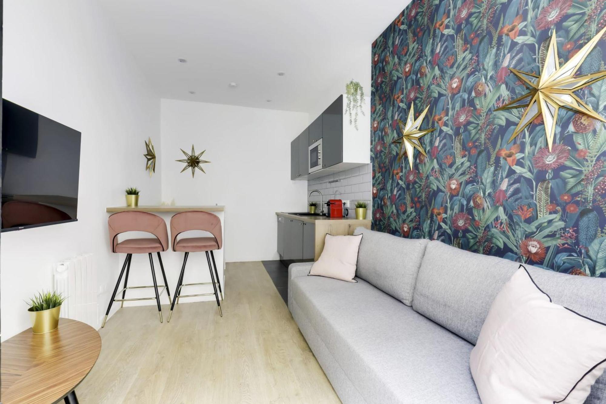 Renovated&bright - Street Side Appartement Parijs
